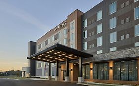 Courtyard By Marriott Madison